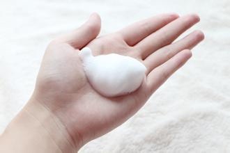 根据皮肤选择合适的卸妆产品