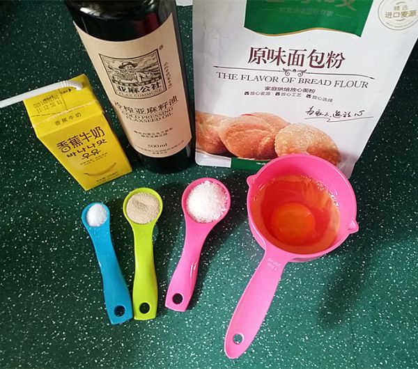 香蕉牛奶亚麻油籽面包