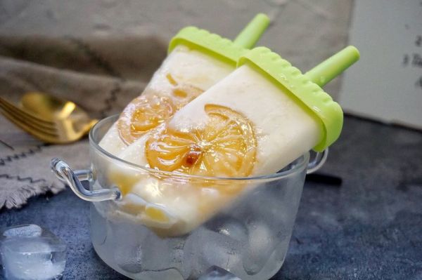 柠蜜凤梨果酱酸奶冰棒