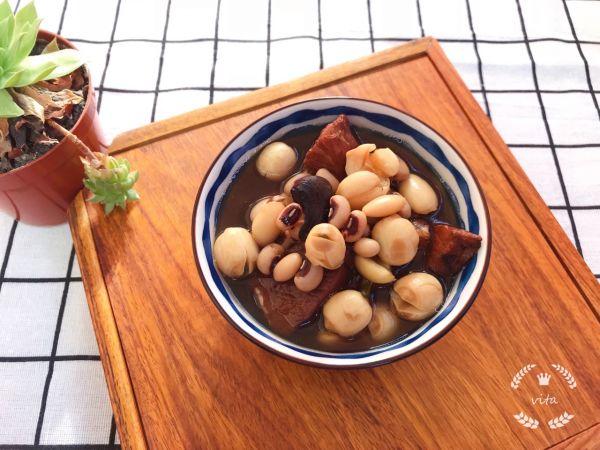 莲子芒果核煲瘦肉