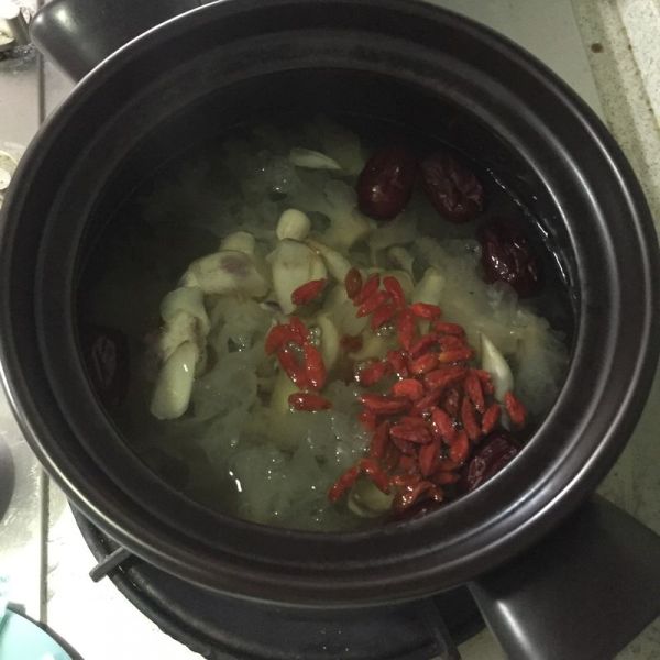 木瓜银耳莲子百合羹