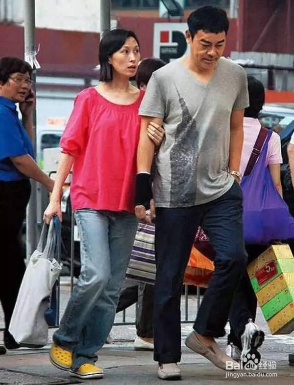 当年她嫁给了跑龙套出身的他，现在幸福了18年