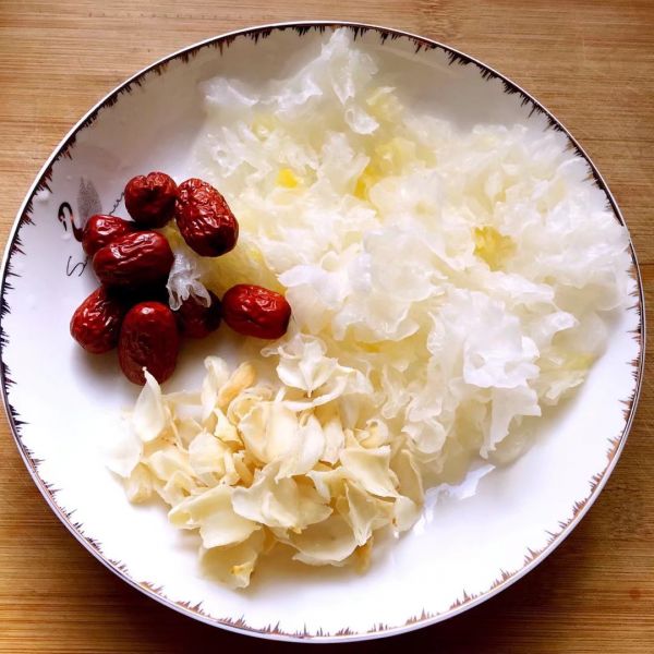 红枣百合银耳粥