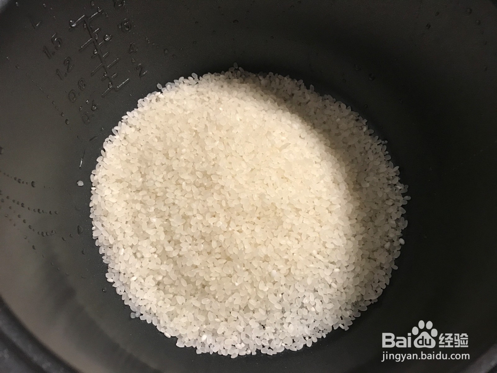 栗子腊肠煲仔饭的做法