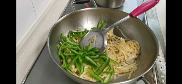 榨菜肉丝混搭青椒茭白