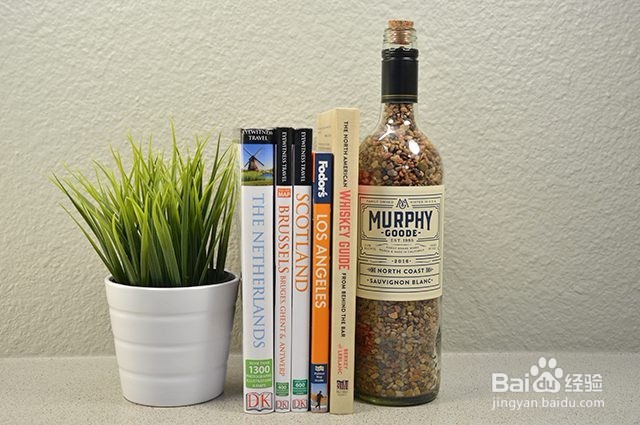 如何再利用空酒瓶做装饰？