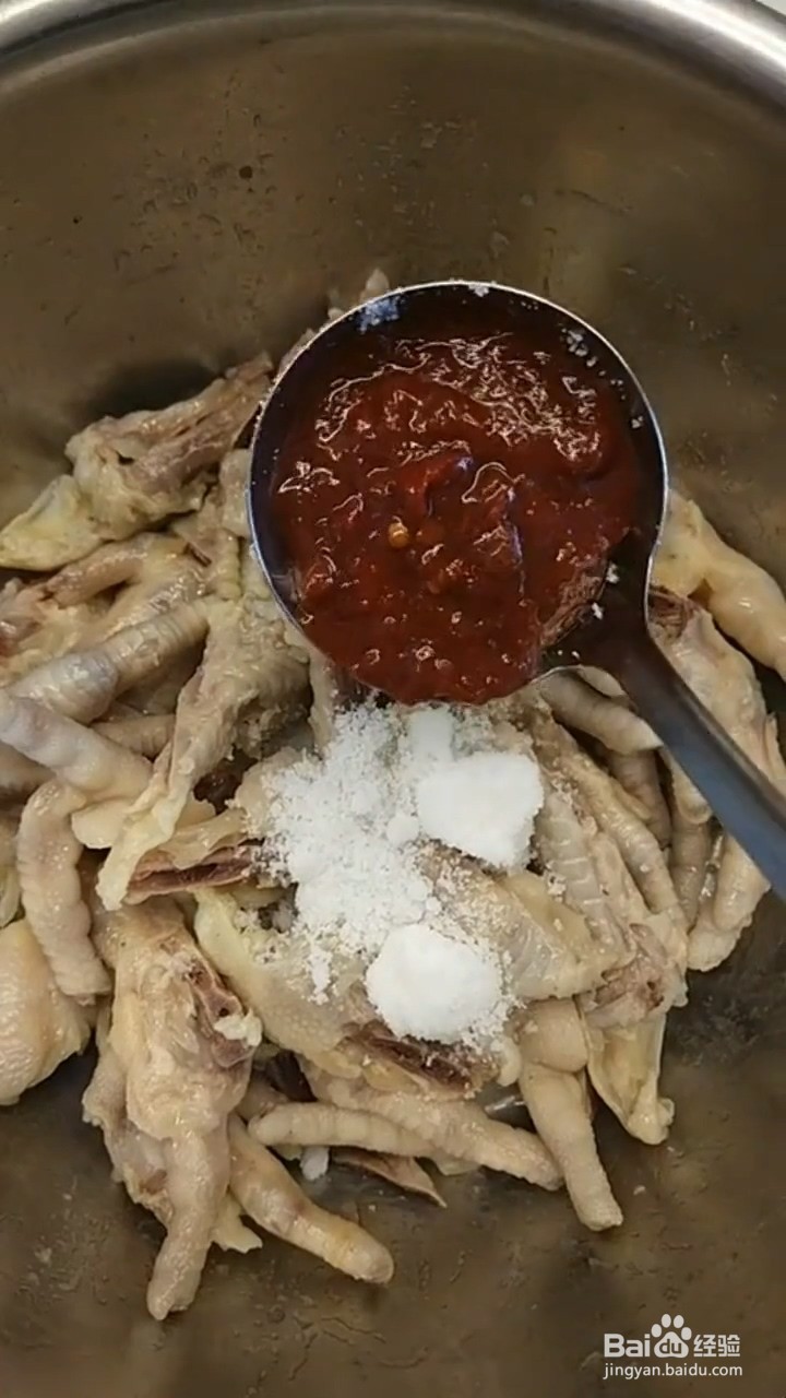 怎样在家正确自制辣白菜酱拌鸡爪