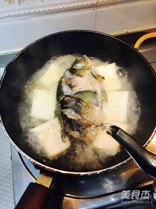 豆腐鯽魚湯的做法