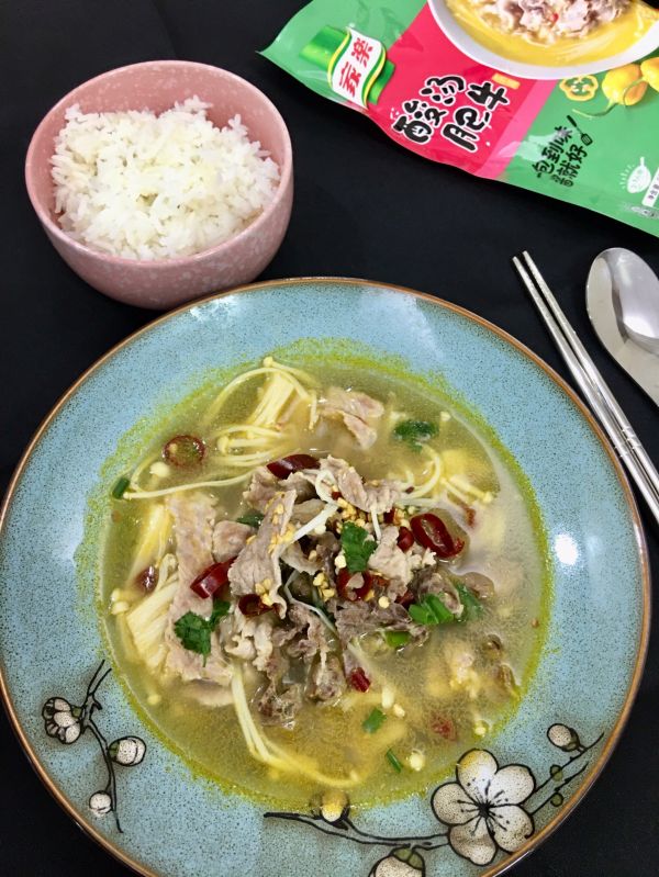 酸汤猪肉金针菇