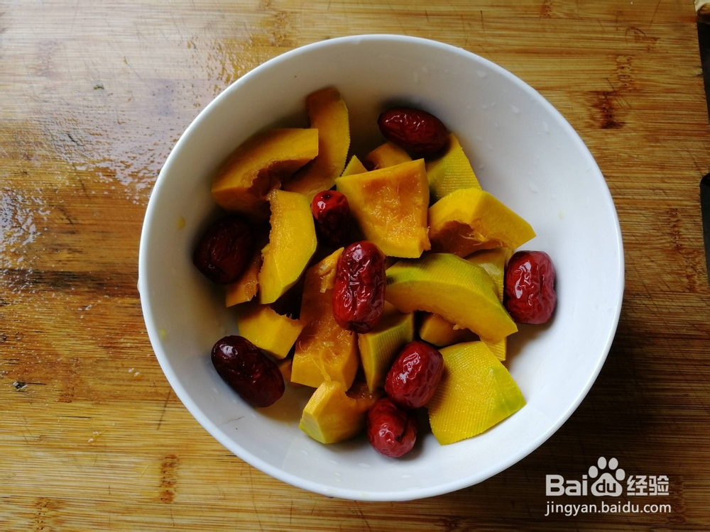 南瓜蒸红枣的步骤