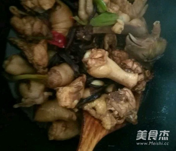 小鸡炖蘑菇的做法