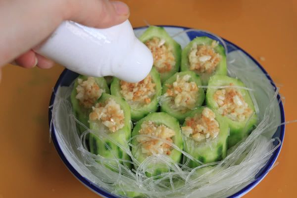 金银蒜粉丝蒸丝瓜