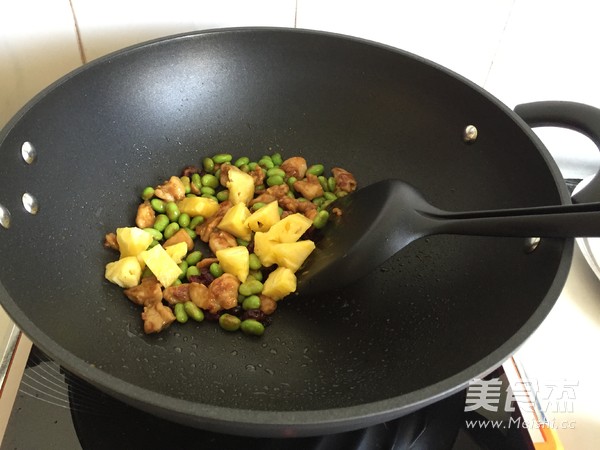 莓干三色鸡丁