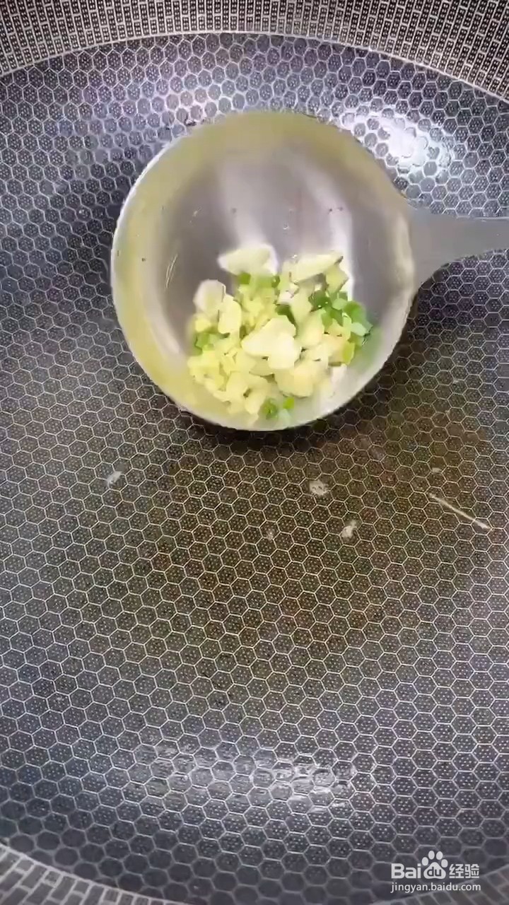 如何制作简单又非常下饭的辣椒炒鸡蛋