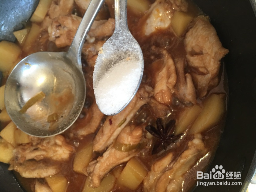 土豆烧鸡的做法