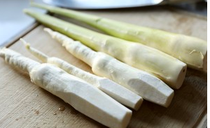 简单美味的烤茭白笋