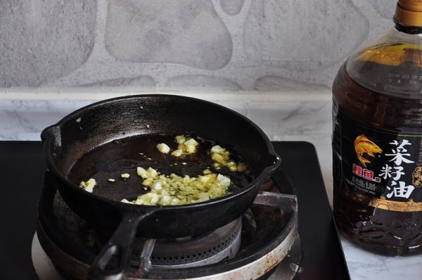 黄金皮蛋拌豆腐