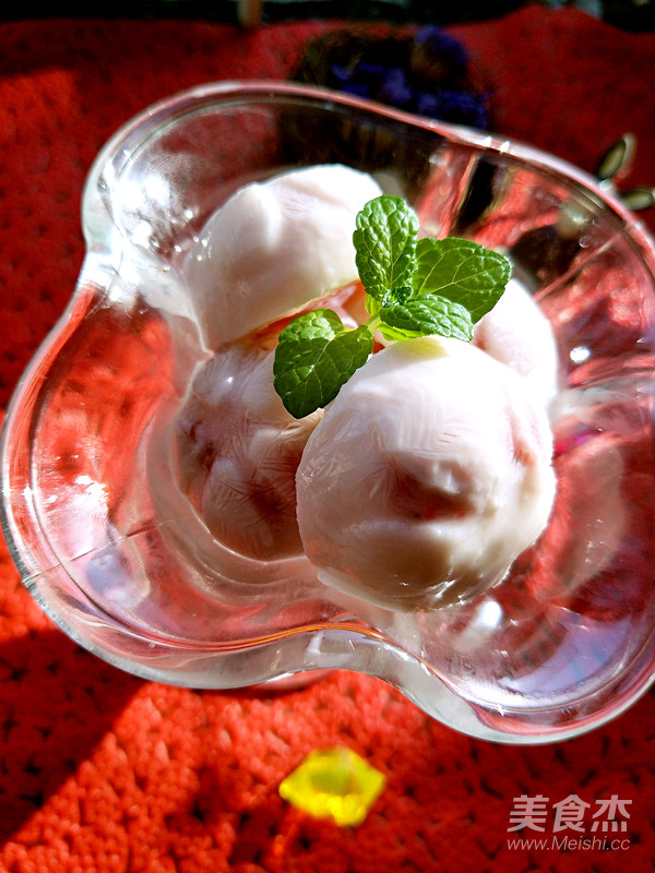 酸奶草莓冰淇淋