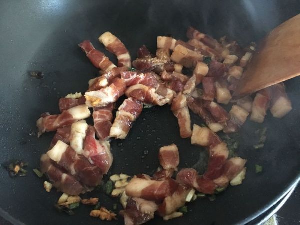 萝卜干彩椒炒肉