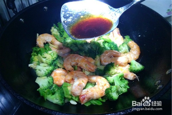 怎样才能做出好吃的家常黄油大虾烧西兰花