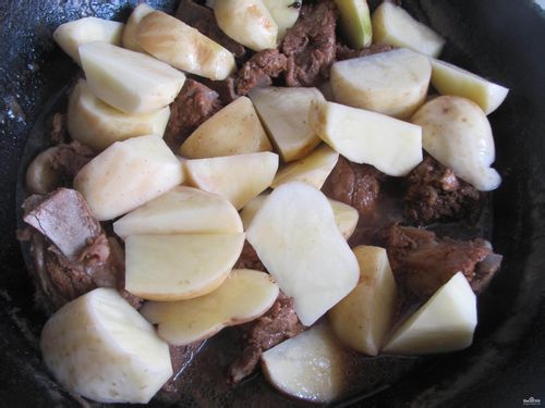 家常土豆炖排骨