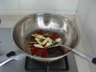 麻辣碗约麻辣酱香田螺的做法