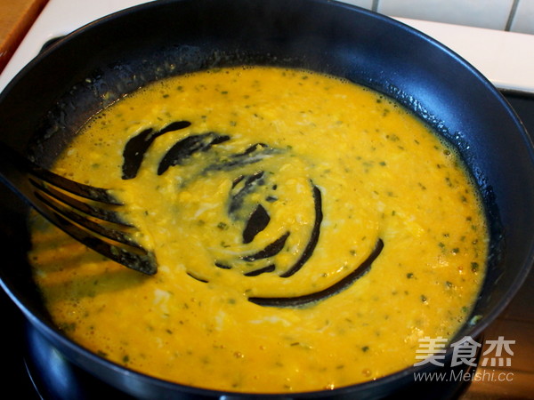 三文鱼炒鸡蛋三明治