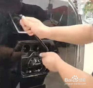 捷途旅行者备胎怎么拿取？