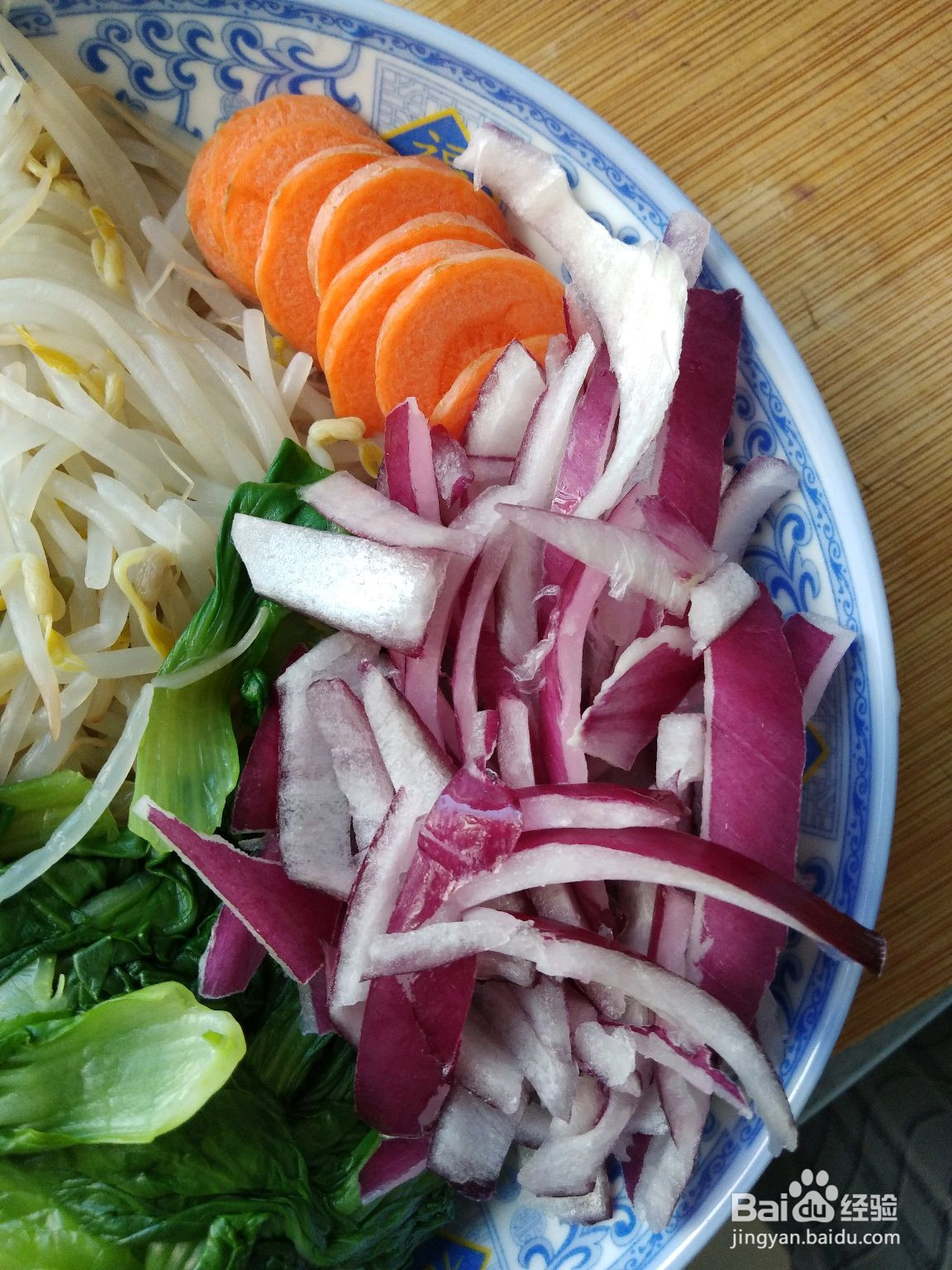 五彩蛋炒面的做法