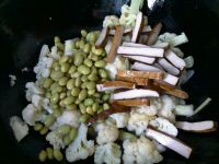 教大家肉丝豆干烧菜花的做法