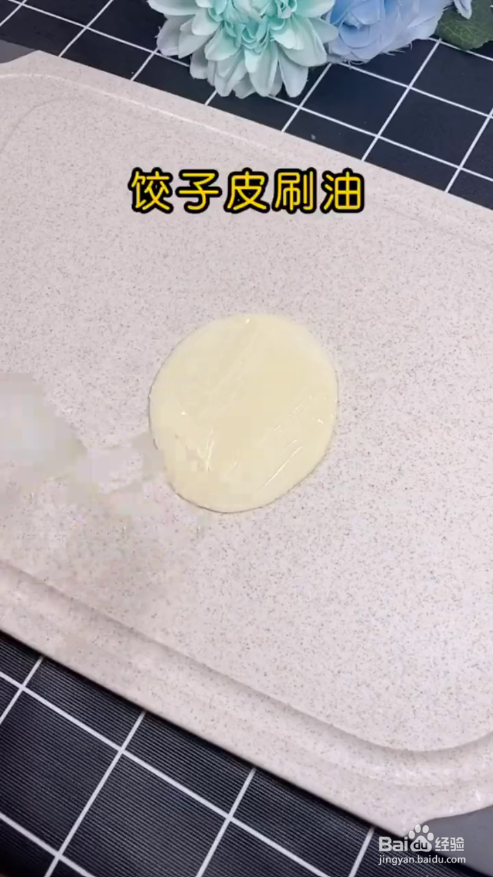 如何制作好吃的韭菜粉丝鸡蛋卷？