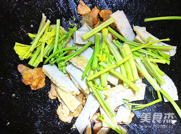 猪肉香芹炒肉饼