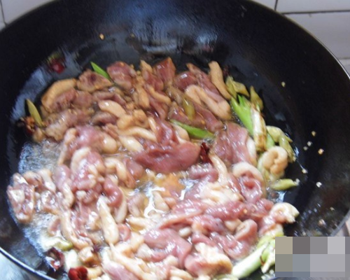 炒鸭肉放什么配菜好吃