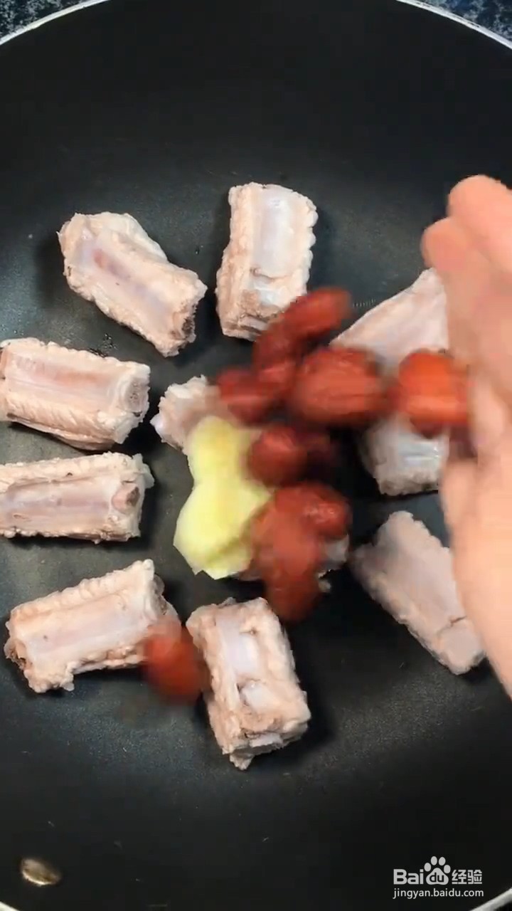 如何制作营养排骨汤