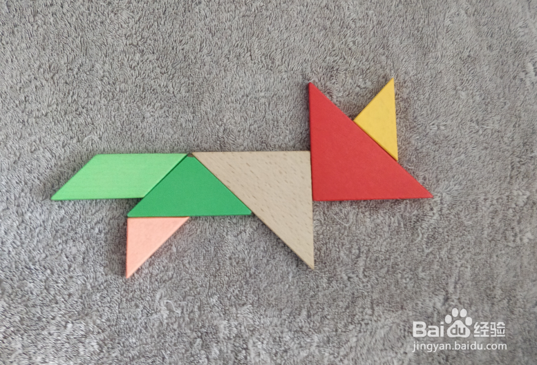 用七巧板怎样拼一只奔跑的狐狸?