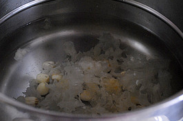 银耳木瓜莲子羹