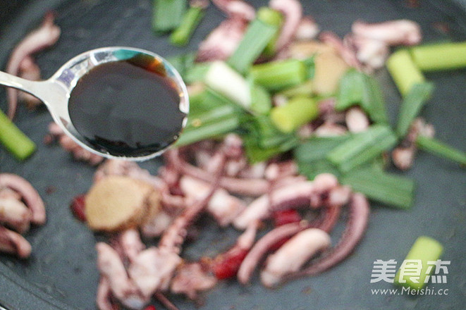蒜苗爆炒鱿鱼