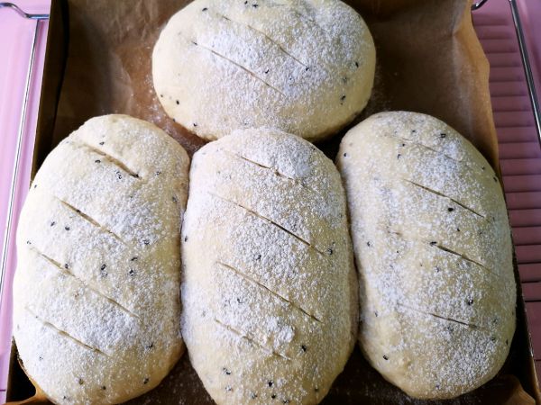 黑芝麻奶香面包