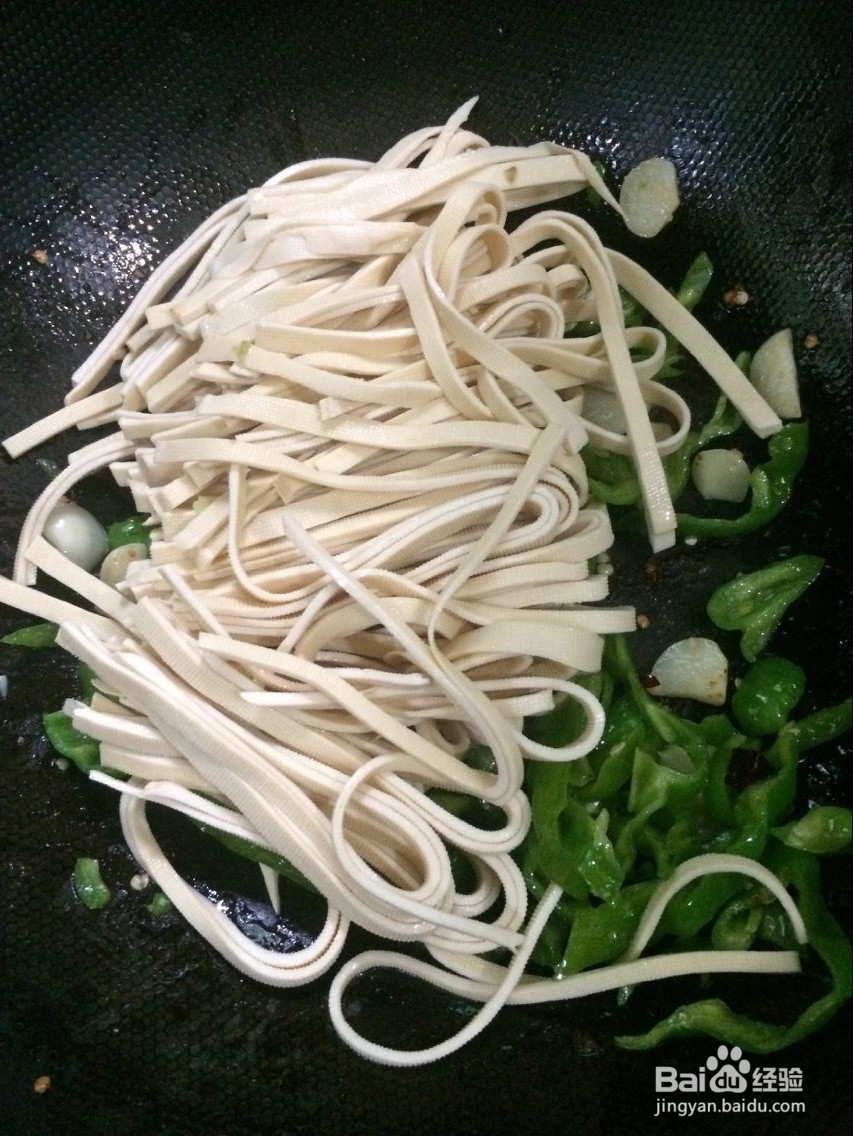 家常青椒千张炒肉丝的具体做法