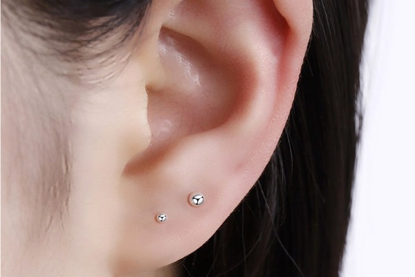 耳钉的银针有粗细吗