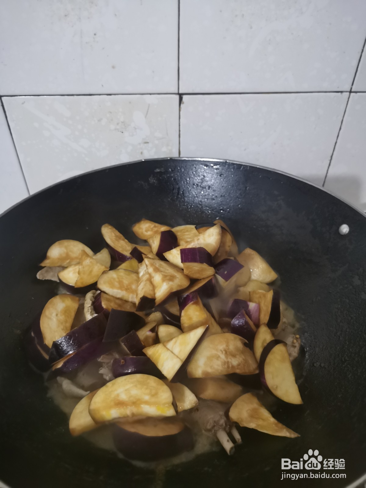 鸭翅膀如何焖茄子
