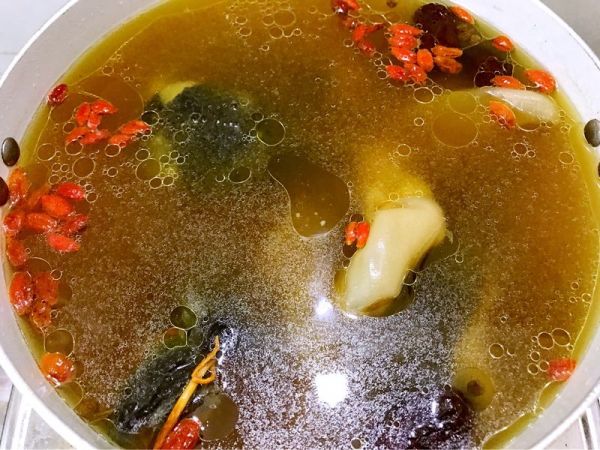 花胶虫草花乌鸡汤