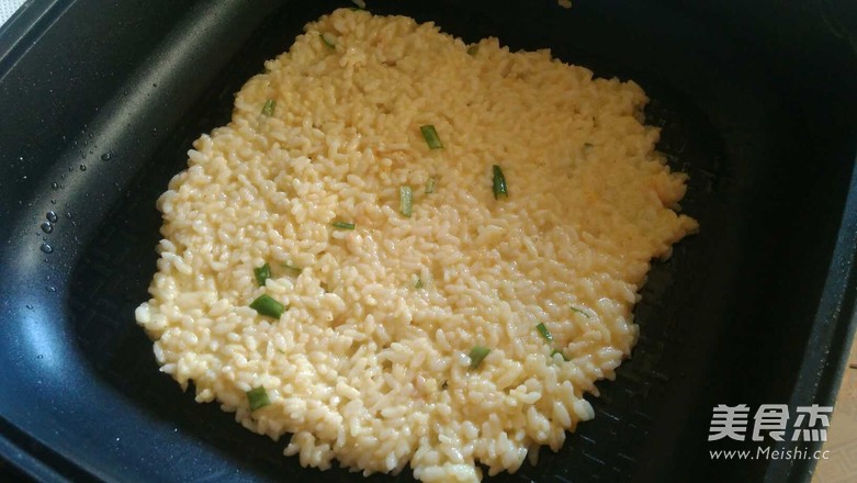 米饭鸡蛋饼的做法