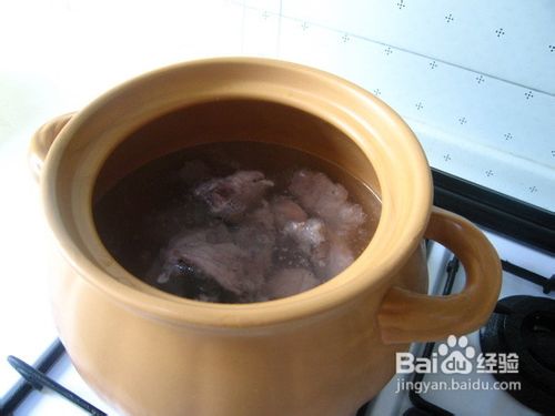怎么做一道营养汤--缓解秋燥的雪梨排骨汤做法