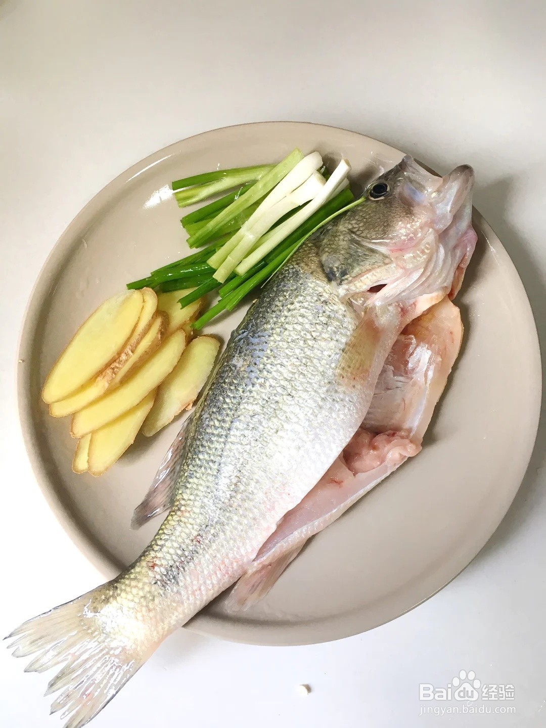 怎么做好吃的清蒸鲈鱼