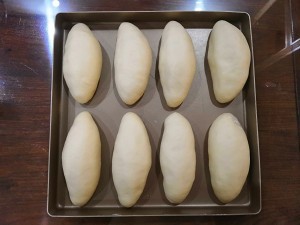 健康养生佳品草莓椰丝奶油包的做法