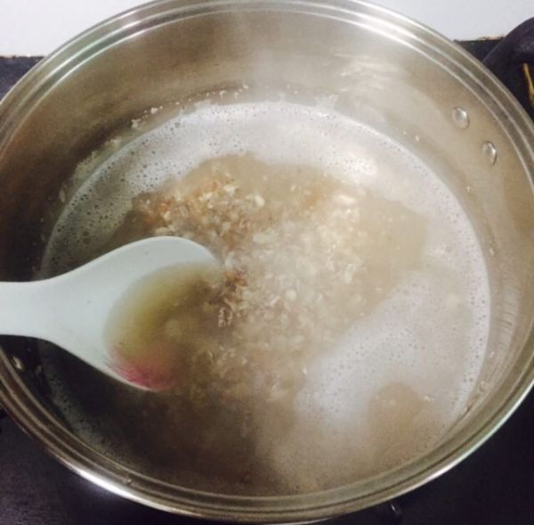 芒果牛奶芝麻燕麦粥