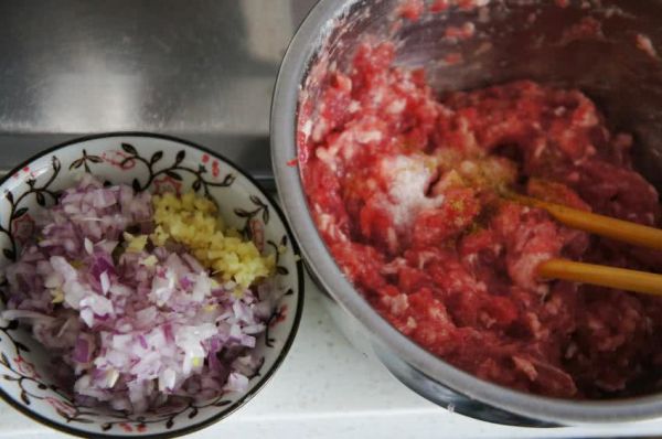 牛肉萝卜馅包子