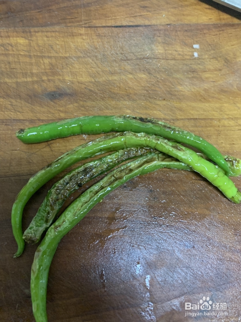 鲜嫩的凉拌青椒皮蛋