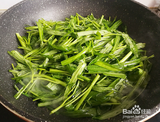 爆炒空心菜，好吃。